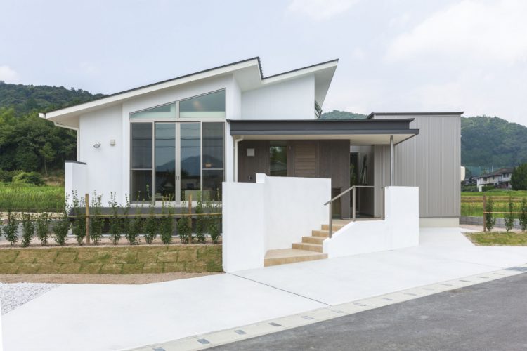 四季を愛でる家「SCENERY（シーナリー）」中庭のある平屋です。