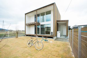 内と外をつなぐ住宅　　自然エネルギーを活用した快適な室内環境。